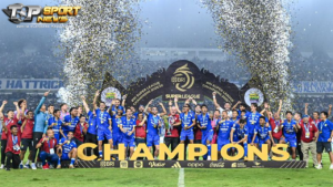 BERITA FOTO Persib Hattrick Juara, Angkat Piala di GBLA